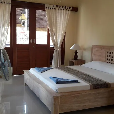 Three Ayu Family House Bed & Breakfast