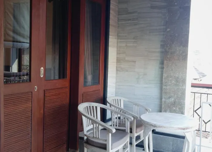 Three Ayu Family House Bed & Breakfast 3*